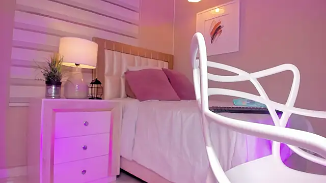 Snapshot of _paula_x chatting on 09.11.25 paula x online show from 09.11.25