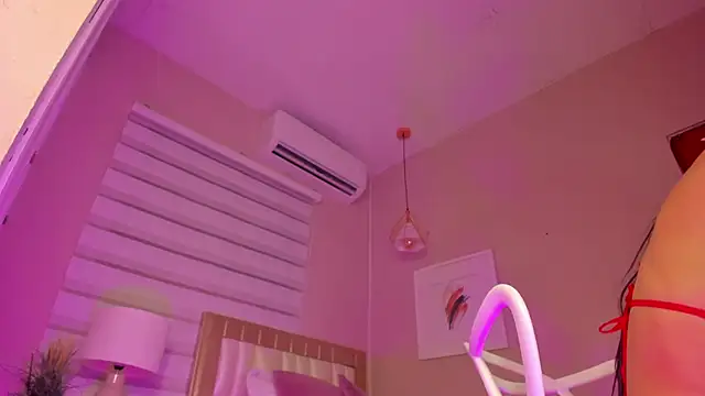 Snapshot of _paula_x chatting on 09.20.25 paula x online show from 09.20.25