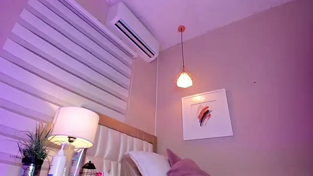 Snapshot of _paula_x chatting on 10.07.25 paula x online show from 10.07.25