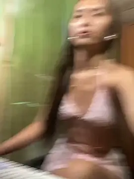 Snapshot of asian_petit69 chatting on 10.20.25 asian petit69 online show from 10.20.25