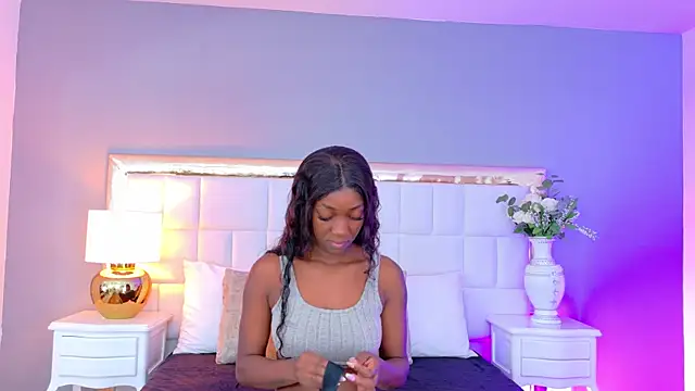 MadeleineHocker online show from 09.10.25
