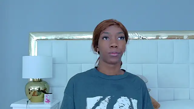 MadeleineHocker online show from 10.04.25