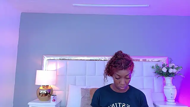 MadeleineHocker online show from 10.11.25