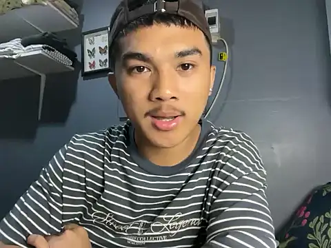 Snapshot of pinoyAdrianneXXX chatting on 05.07.26 pinoyAdrianneXXX online show from 05.07.26