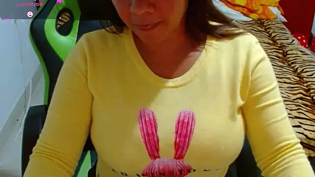 hiilarybrown online show from 11.06.25