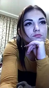 Snapshot of MieaHeldert chatting on 11.18.25 MieaHeldert online show from 11.18.25