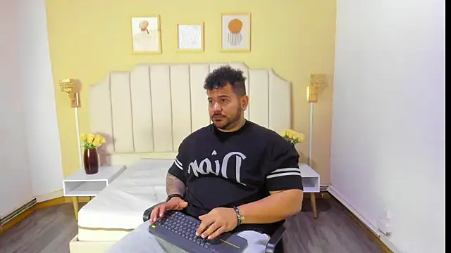 Snapshot of michael_hill1 chatting on 10.01.25 michael hill1 online show from 10.01.25