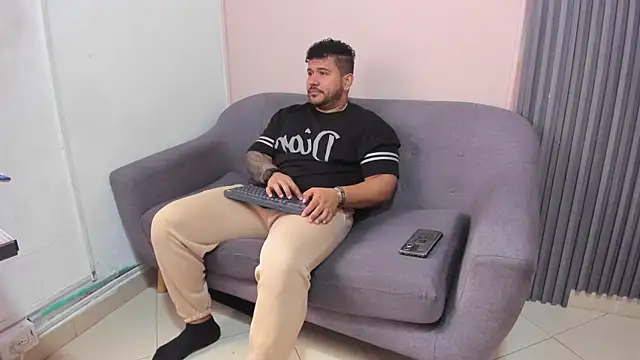 Snapshot of michael_hill1 chatting on 11.08.25 michael hill1 online show from 11.08.25