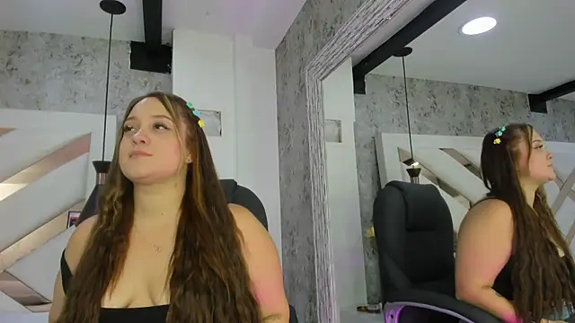 mariana jhones  online show from 10.22.25