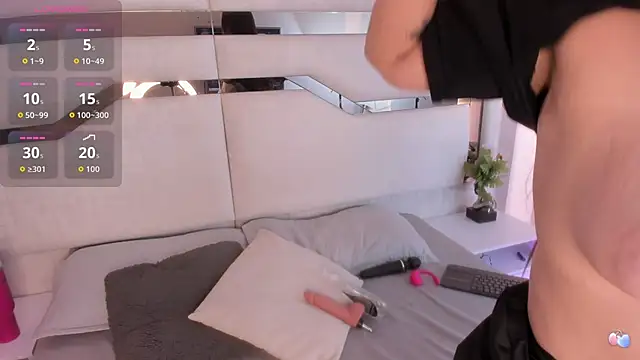 mariana jhones  online show from 11.07.25