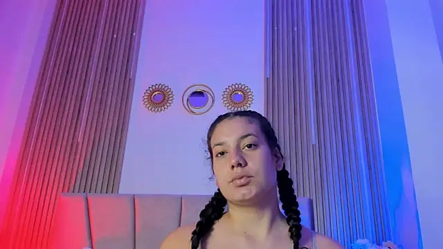 Snapshot of Rachell_Jamess chatting on 10.31.25 Rachell Jamess online show from 10.31.25