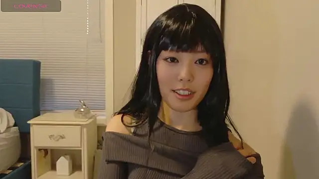 Snapshot of Nana_with chatting on 10.15.25 Nana with online show from 10.15.25