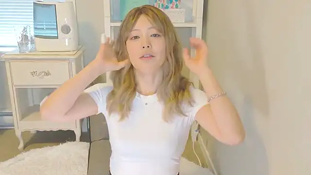 Snapshot of Nana_with chatting on 11.09.25 Nana with online show from 11.09.25