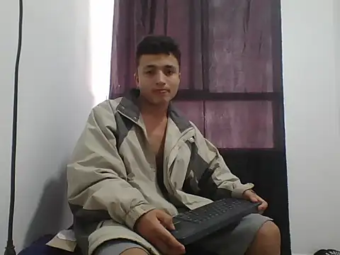 Snapshot of yissus_20_ chatting on 10.17.25 yissus 20 online show from 10.17.25