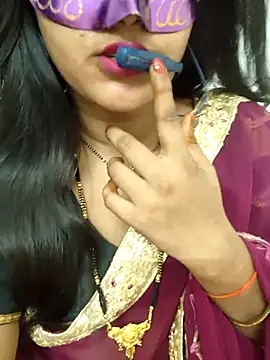 Snapshot of BEAUTY_QUE chatting on 10.23.25 BEAUTY QUE online show from 10.23.25