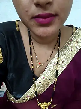 Snapshot of BEAUTY_QUE chatting on 10.24.25 BEAUTY QUE online show from 10.24.25