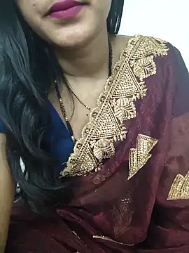 Snapshot of BEAUTY_QUE chatting on 10.28.25 BEAUTY QUE online show from 10.28.25