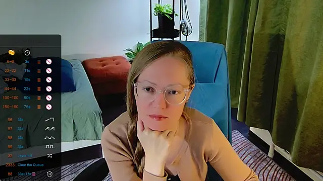 Snapshot of _Goldilocks_ chatting on 09.11.25 Goldilocks online show from 09.11.25