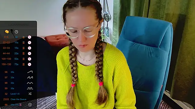 Snapshot of _Goldilocks_ chatting on 09.12.25 Goldilocks online show from 09.12.25