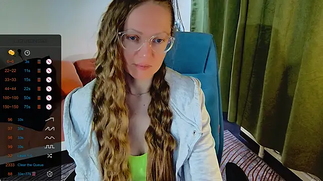 Snapshot of _Goldilocks_ chatting on 09.13.25 Goldilocks online show from 09.13.25