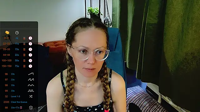 Snapshot of _Goldilocks_ chatting on 09.16.25 Goldilocks online show from 09.16.25