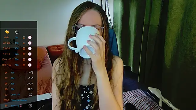 Snapshot of _Goldilocks_ chatting on 09.18.25 Goldilocks online show from 09.18.25