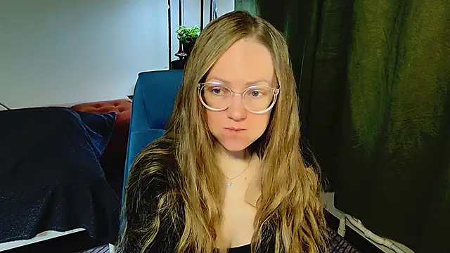 Snapshot of _Goldilocks_ chatting on 09.26.25 Goldilocks online show from 09.26.25