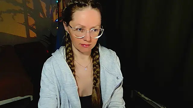 Snapshot of _Goldilocks_ chatting on 09.30.25 Goldilocks online show from 09.30.25