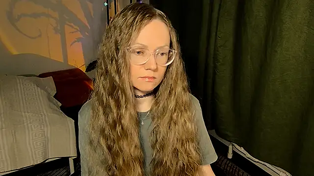 Snapshot of _Goldilocks_ chatting on 10.08.25 Goldilocks online show from 10.08.25