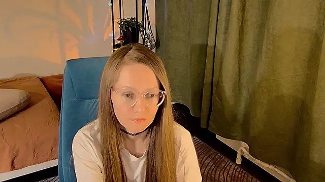 Snapshot of _Goldilocks_ chatting on 10.11.25 Goldilocks online show from 10.11.25