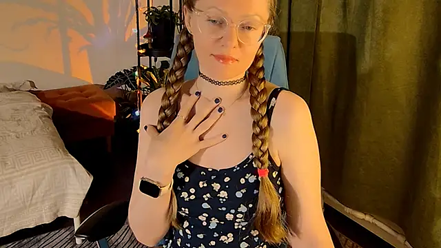 Snapshot of _Goldilocks_ chatting on 10.13.25 Goldilocks online show from 10.13.25