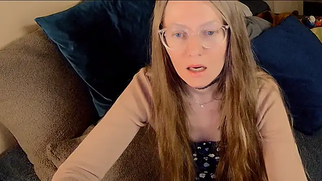 Snapshot of _Goldilocks_ chatting on 10.26.25 Goldilocks online show from 10.26.25