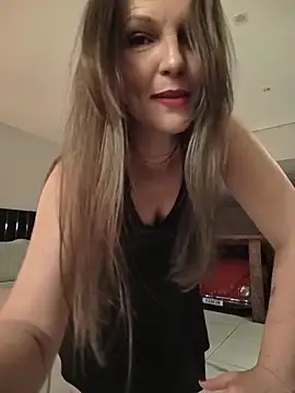 Snapshot of Karlacasada chatting on 10.25.25 Karlacasada online show from 10.25.25