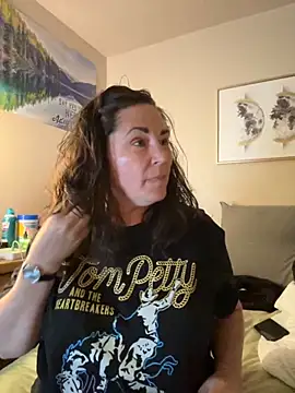 Snapshot of petalsexy chatting on 10.22.25 petalsexy online show from 10.22.25