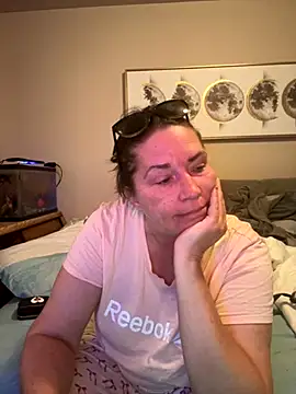 Snapshot of petalsexy chatting on 11.10.25 petalsexy online show from 11.10.25