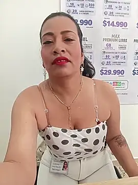 Snapshot of PAULA20- chatting on 11.22.25 PAULA20- online show from 11.22.25