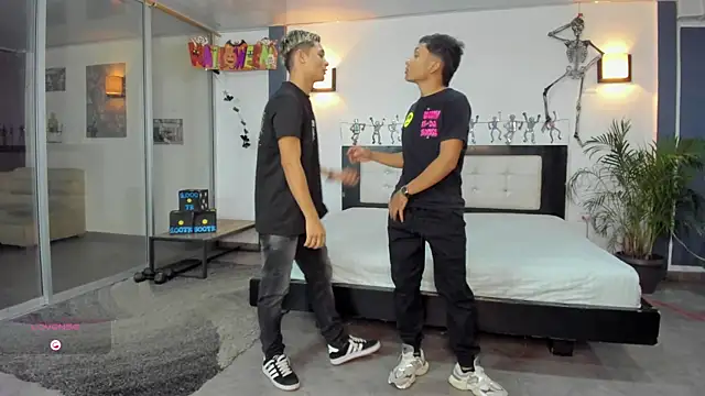 Bisexlifehot   online show from 10.10.25