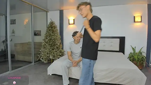 Bisexlifehot   online show from 11.24.25