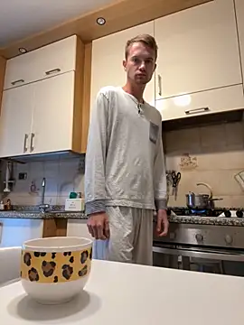 Italy sex boy online show from 09.27.25