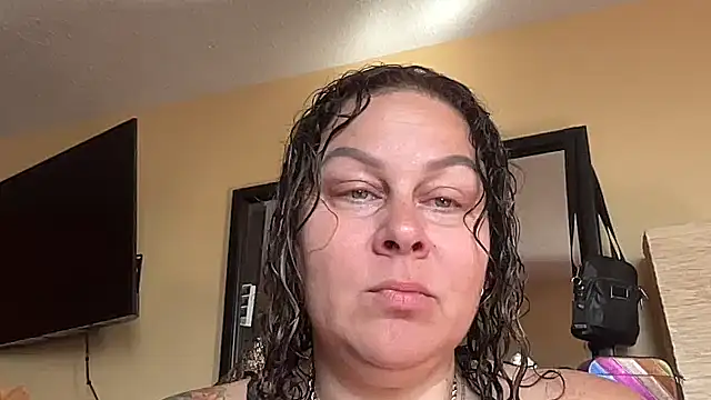 Snapshot of number1slut chatting on 06.16.26 number1slut online show from 06.16.26
