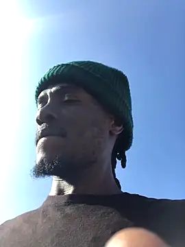 Snapshot of cuminsidebby chatting on 10.17.25 cuminsidebby online show from 10.17.25