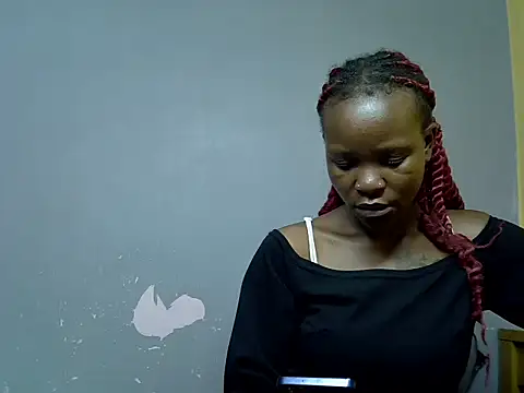 Snapshot of Sweetlanah chatting on 10.28.25 Sweetlanah online show from 10.28.25