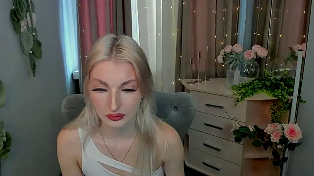 Sarrah blush online show from 09.17.25