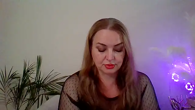 Snapshot of Eshavira chatting on 09.20.25 Eshavira online show from 09.20.25