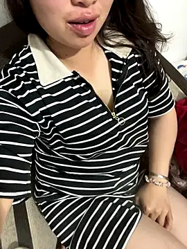 Nhung584 online show from 10.29.25