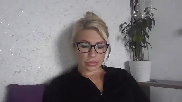 fox red lady7 online show from 10.18.25