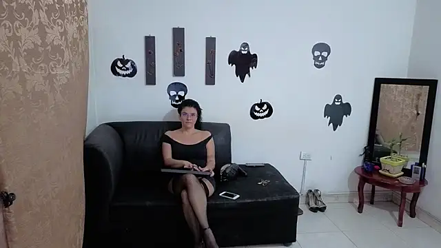 Snapshot of Kloewolf chatting on 10.23.25 Kloewolf online show from 10.23.25