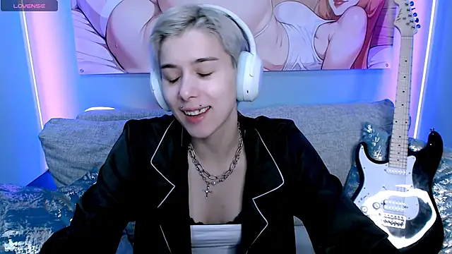 Snapshot of SophieAsh chatting on 11.16.25 SophieAsh online show from 11.16.25