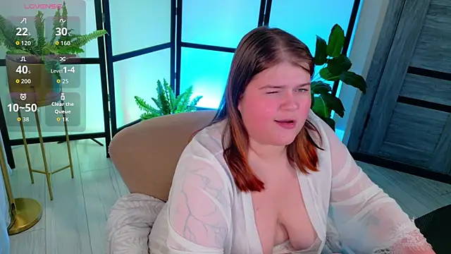 Snapshot of Mia_Ray chatting on 09.30.25 Mia Ray online show from 09.30.25