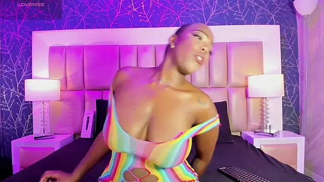 ReinaMiah online show from 10.16.25